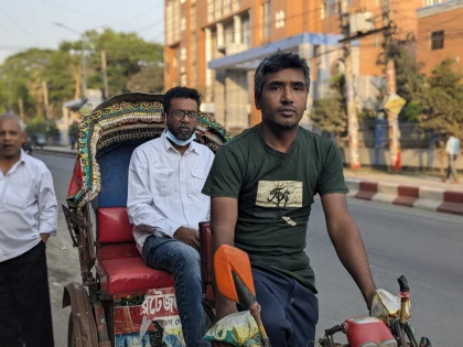 Image related to অনার্স-মাস্টার্স শেষ করা ফরিদপুরের জুলহাস ব্যাপারী এখন রিক্সা চালক
